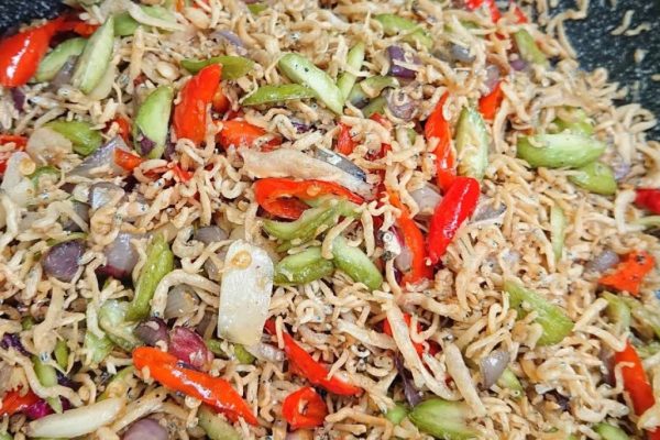 Sensasi Pedas Gurih dari Dapur Nusantara: Tumis Bunga Turi dan Teri Renyah Sensasi Pedas Gurih dari Dapur Nusantara: Tumis Bunga Turi dan Teri Renyah