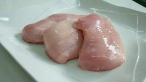 300 gram dada ayam tanpa kulit,