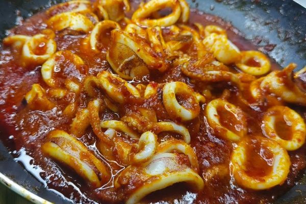 Lezatnya Sambal Sotong Khas Malaysia: Cita Rasa Laut dalam Balutan Sambal Pedas