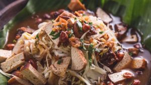 Kupat Tahu Kuah Santan Pedas ala Sunda