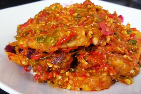 Lezatnya Tempe Penyet Sambal Pedas: Lauk Murah Meriah yang Bikin Ketagihan!
