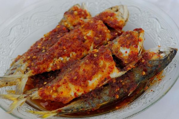 Resep Ikan Kembung Goreng dengan Sambal Asam Pedas yang Menggoda Selera