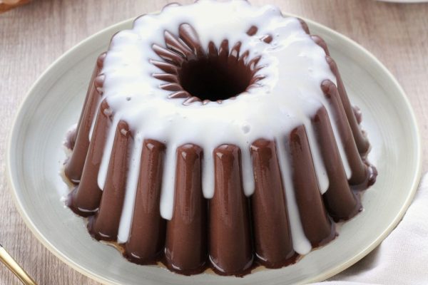 Puding Cokelat Saus Vanili: Sensasi Manis yang Melembutkan Hati