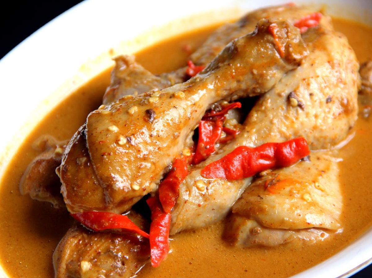 Tiga Resep Semur Ayam Manis Gurih: Lauk Bekal yang Menggugah Selera