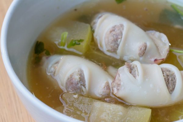 Sup Cumi Isi Ayam, Perpaduan Rasa dan Tekstur dalam Kuah yang Ringan
