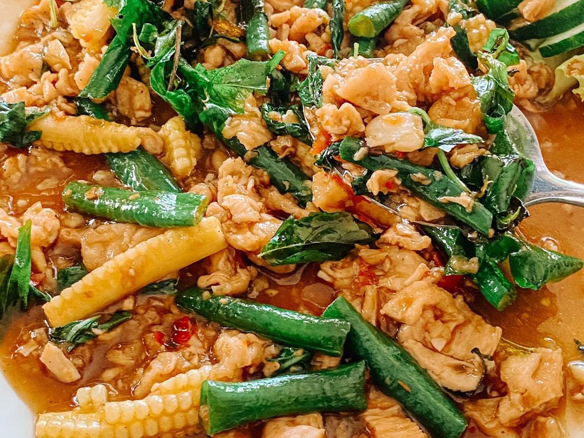 Tumis Ayam Sayur Pedas: Bekal Andalan yang Gak Pernah Bikin Bosan