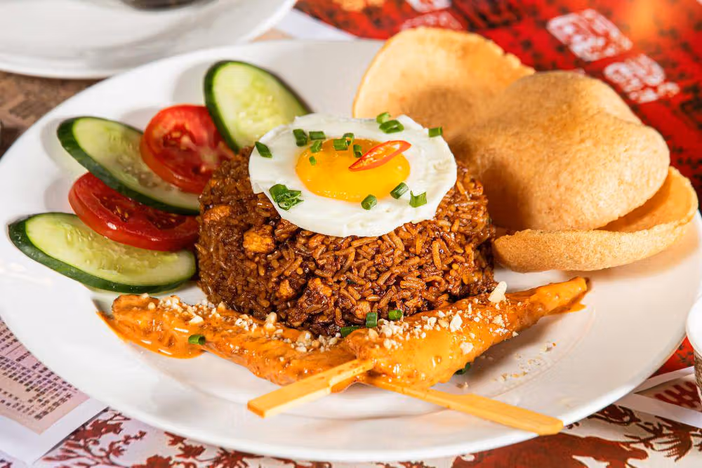 Nasi Goreng Rawon, Cita Rasa Jawa Timur dalam Sajian Modern yang Menggugah