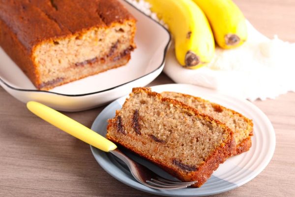 Resep Bolu Pisang Kukus Moist, Gampang Dibuat Tanpa Mixer!