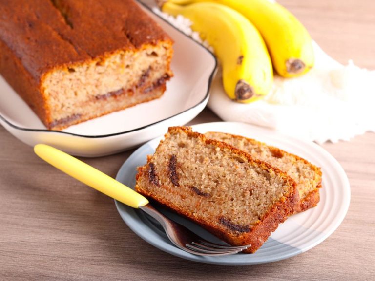 Resep Bolu Pisang Kukus Moist, Gampang Dibuat Tanpa Mixer!