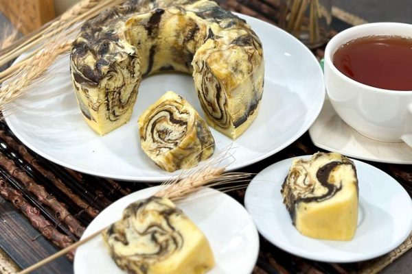 Kreasi Cake Marmer Kukus Rumahan, Empuknya Bikin Ketagihan!