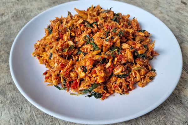 Ayam Suwir Pedas Kemangi, Perpaduan Rasa dan Aroma yang Sempurna