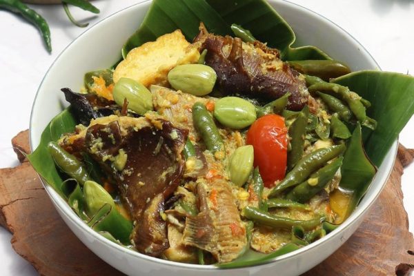 Ikan Pari Cabe Hijau Masak Santan, Cita Rasa Laut dalam Sajian Khas Rumahan