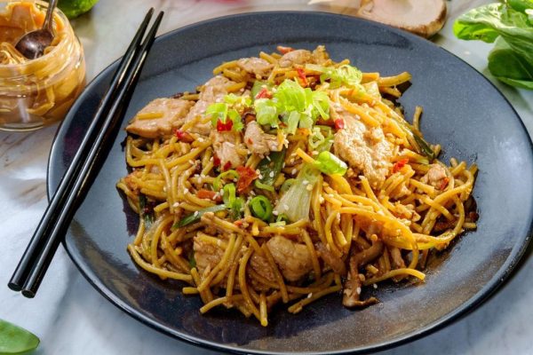 3 Resep Mie Ayam Pedas Rumahan, Cocok untuk Pecinta Kuliner Berani!